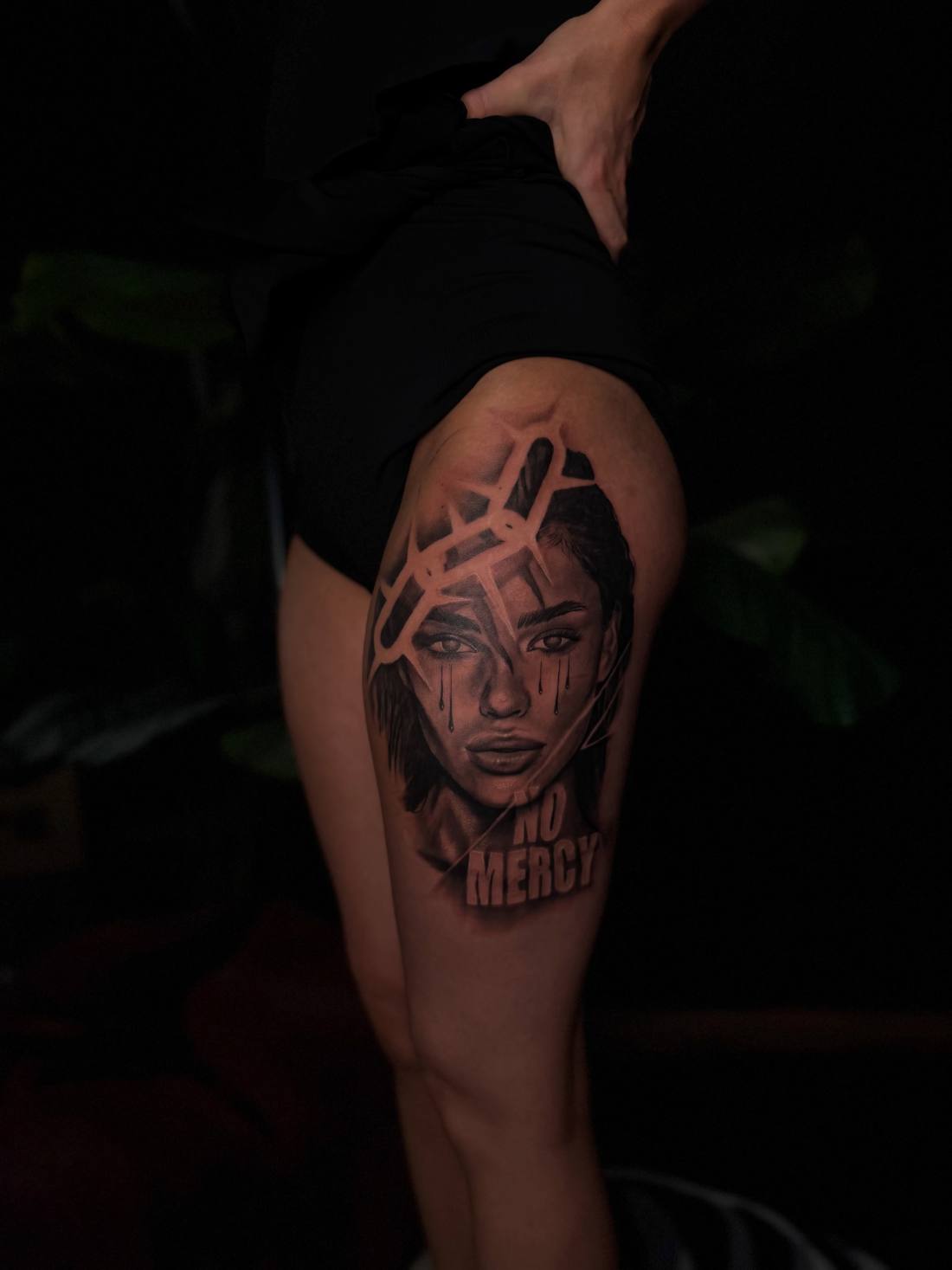 Woman's face on a thigh